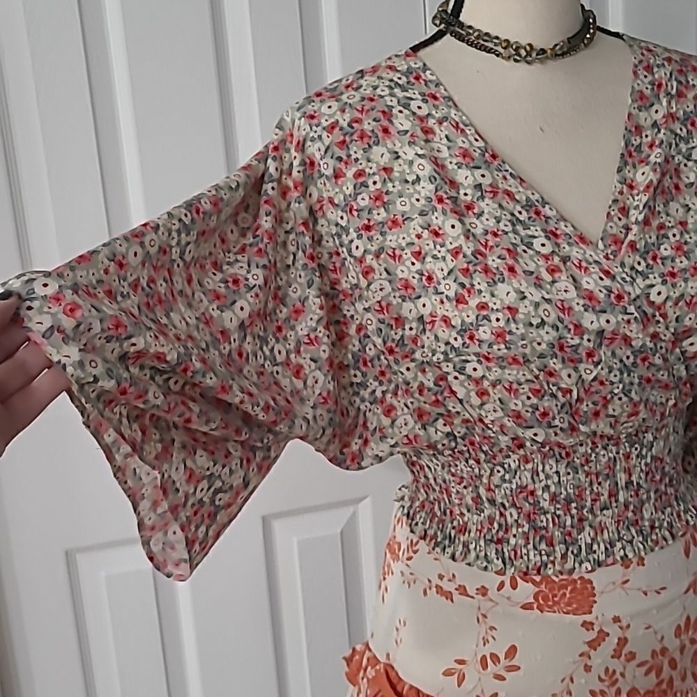 ♡♡♡Womens Flowy Blouson Fit Smocked Floral Crop Top sz S